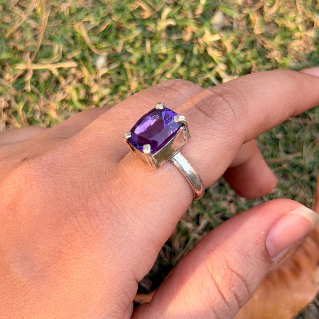 Amethyst cabachon silver ring Amethyst cabachon silver ring - Image 1