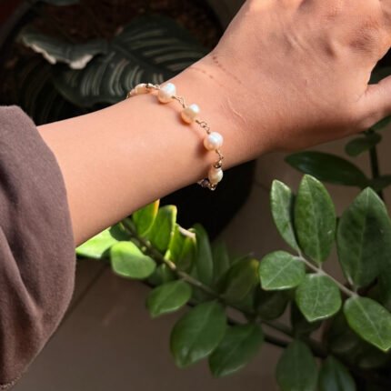 Freshwater pearl wire linked bracelet