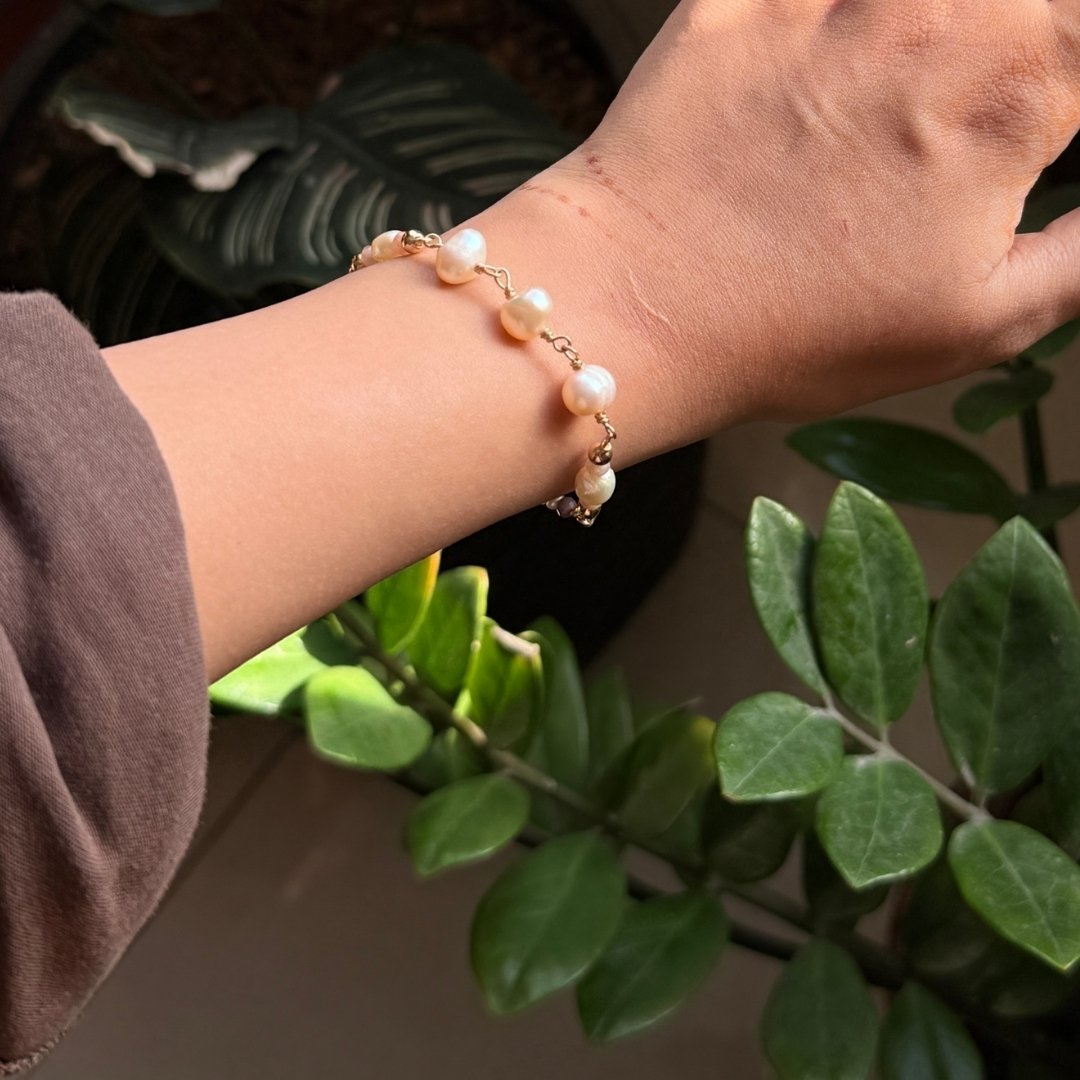 Freshwater pearl wire linked bracelet Freshwater pearl wire linked bracelet - Image 1